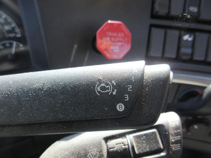 Used 2020 VOLVO VNR64T300