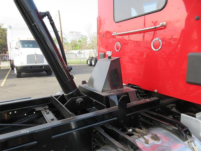 Used 2017 PETERBILT 579