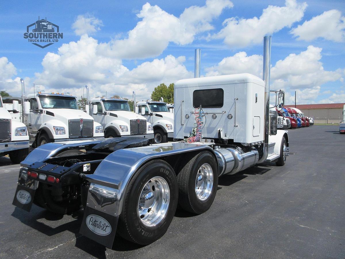 Used 2021 PETERBILT 389