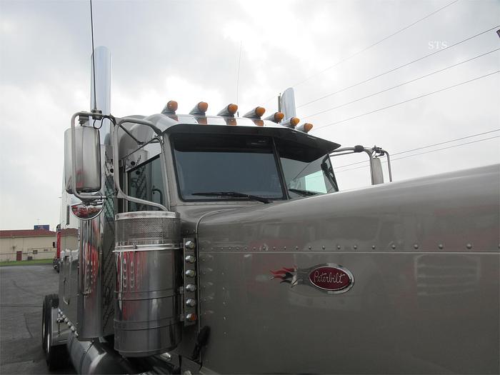 Used 2017 PETERBILT 389