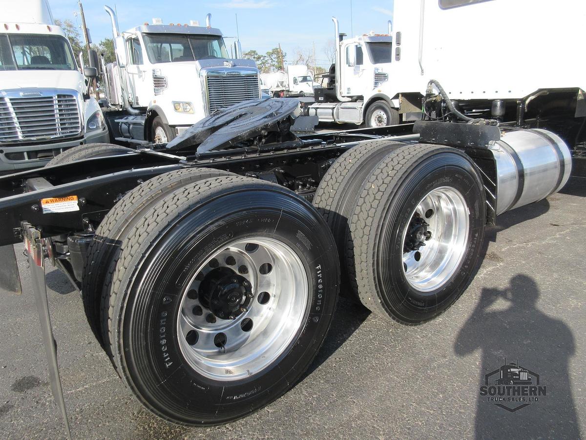 Used 2019 FREIGHTLINER 122SD