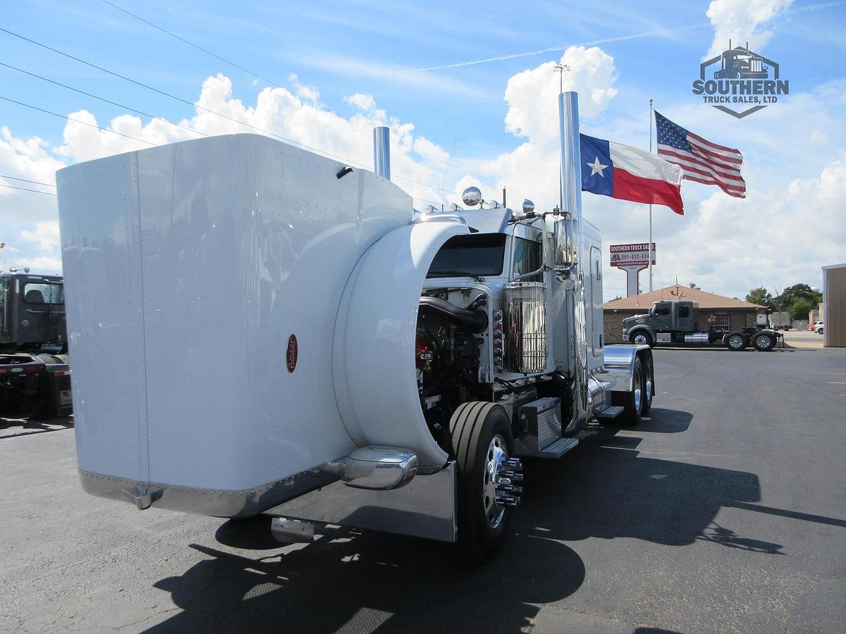 Used 2021 PETERBILT 389