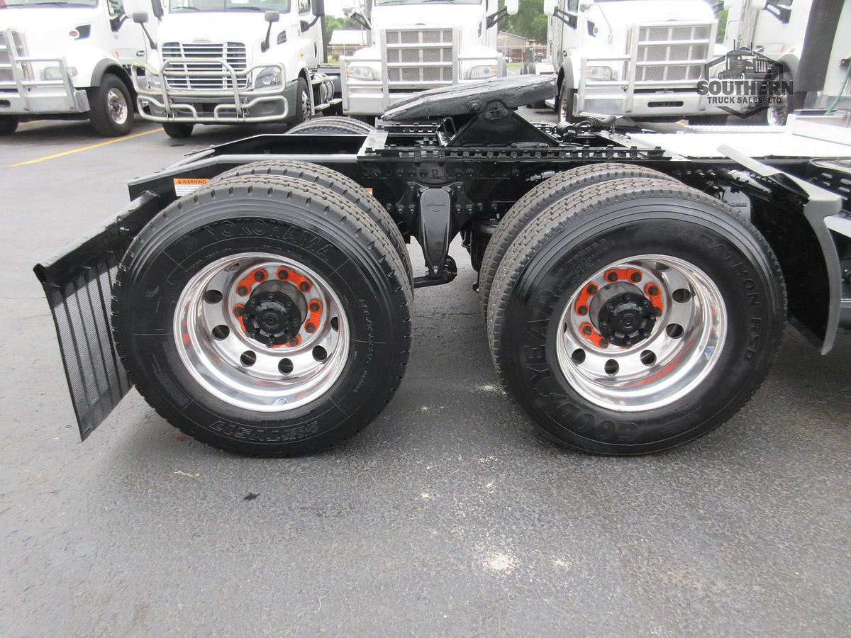 Used 2020 FREIGHTLINER CASCADIA 126