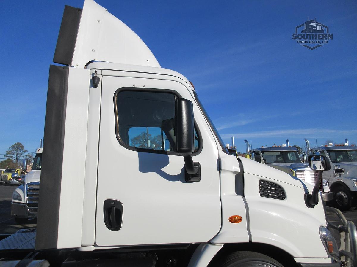 Used 2018 FREIGHTLINER CASCADIA 113