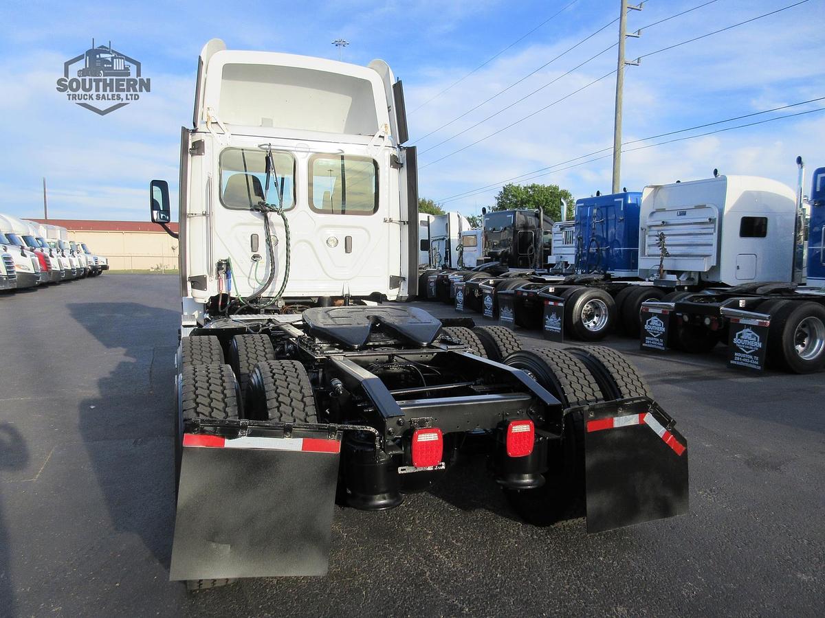 Used 2018 FREIGHTLINER CASCADIA 113