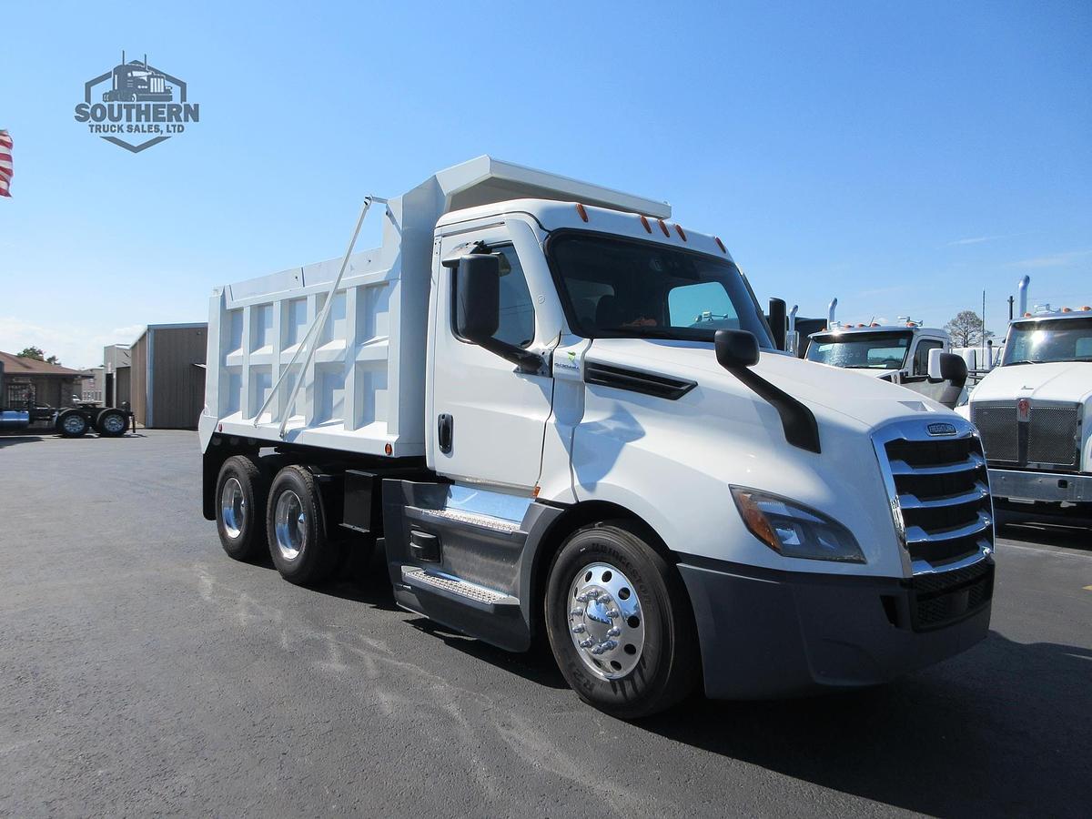 Used 2021 FREIGHTLINER CASCADIA 116