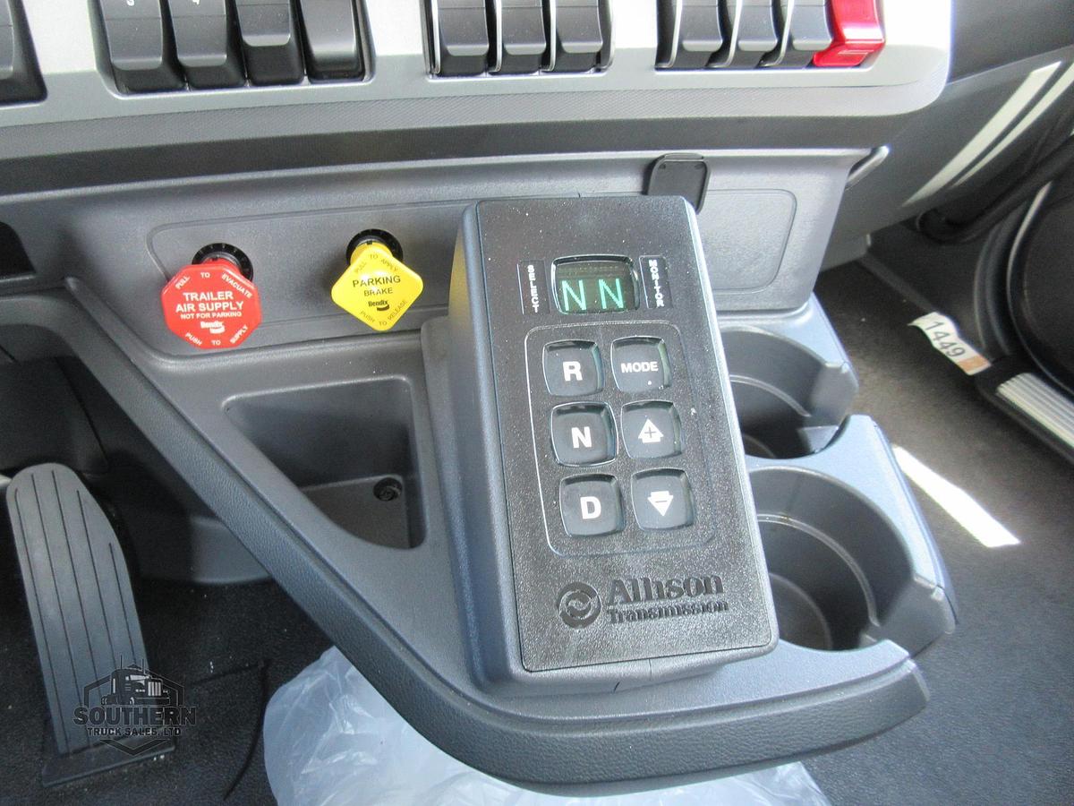 2025 KENWORTH T880