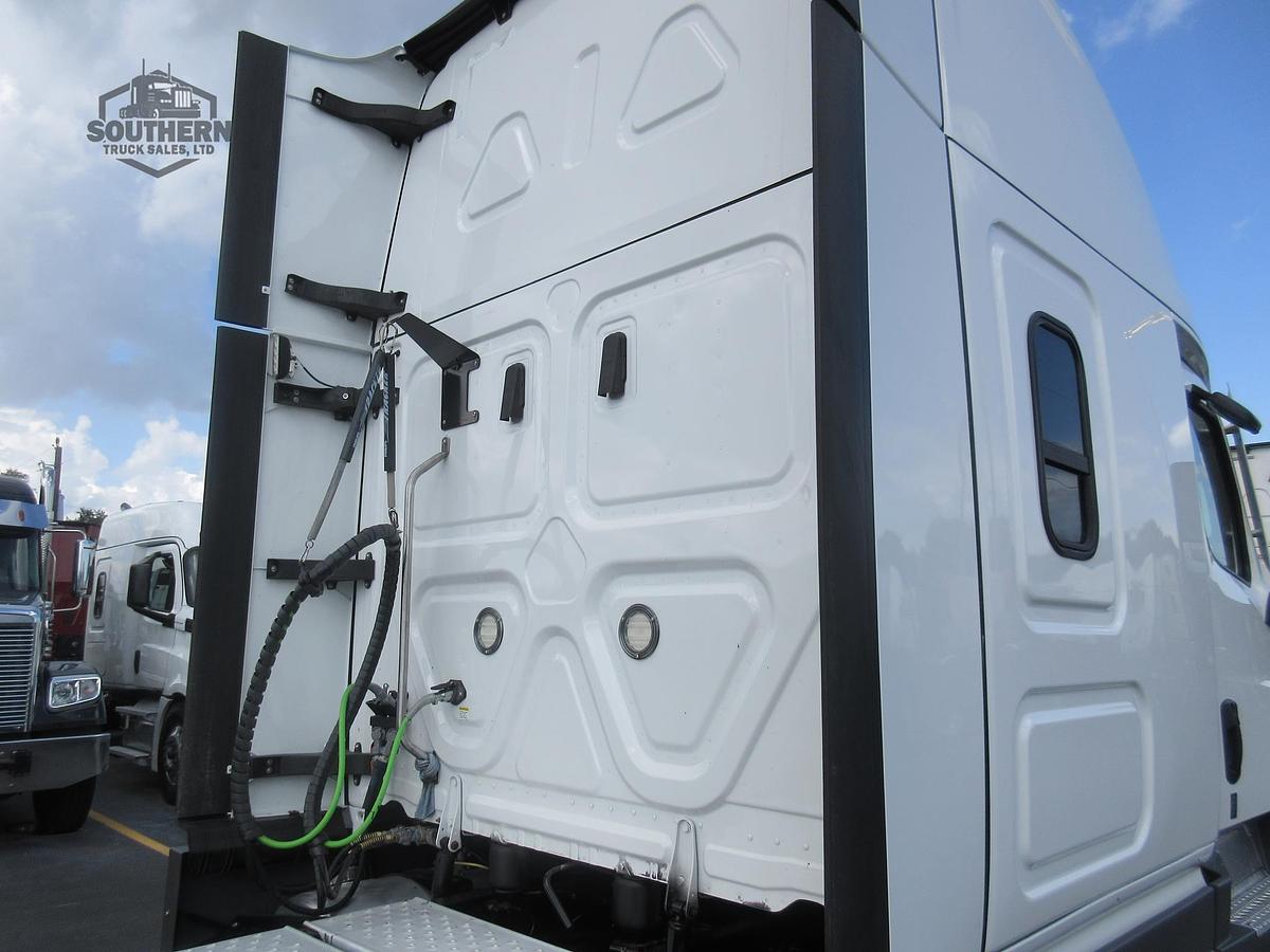 Used 2022 FREIGHTLINER CASCADIA 116