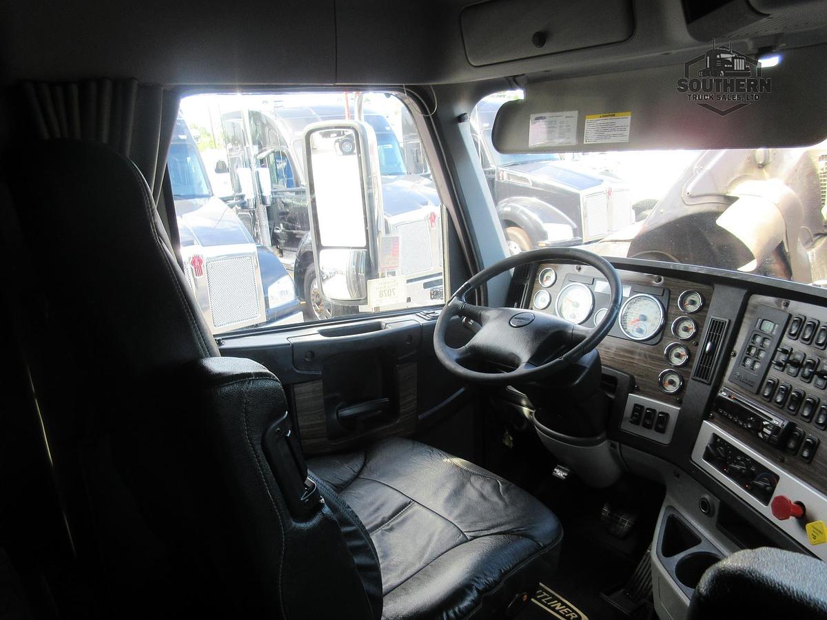 Used 2020 FREIGHTLINER 122SD