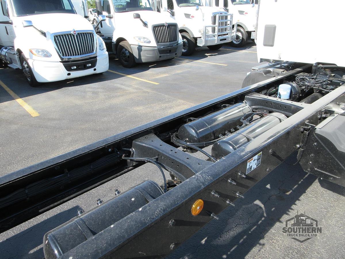 2025 KENWORTH T880