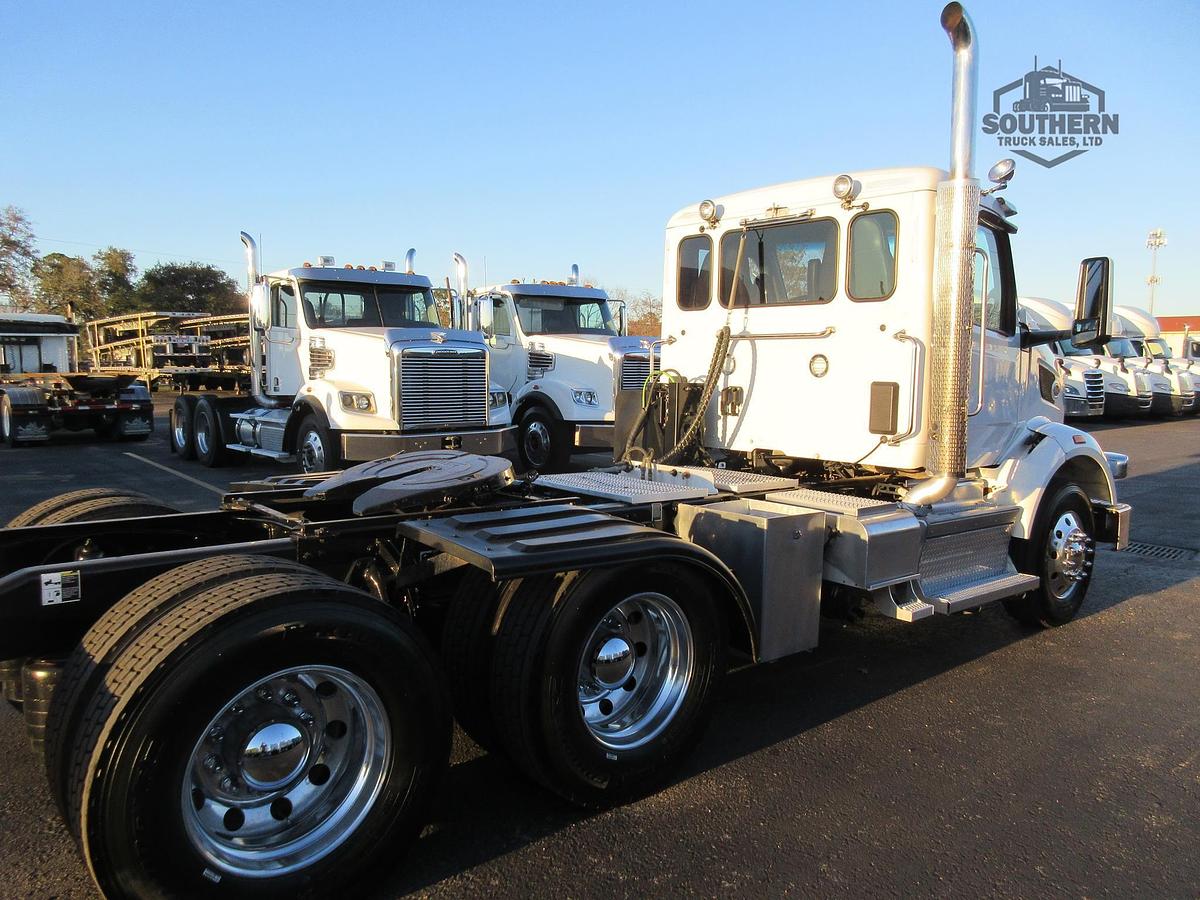 Used 2022 PETERBILT 567
