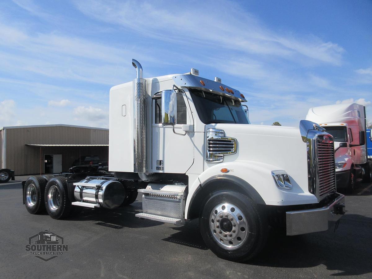 Used 2019 FREIGHTLINER 122SD