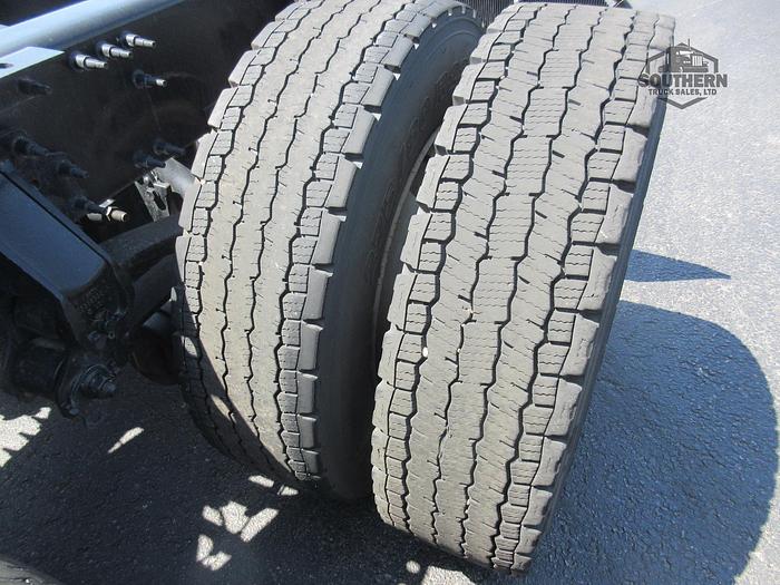 Used 2020 VOLVO VNR64T300