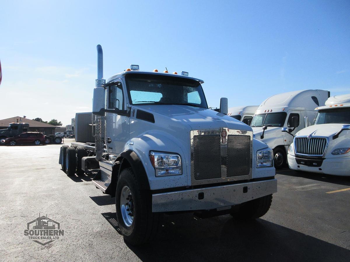 2025 KENWORTH T880