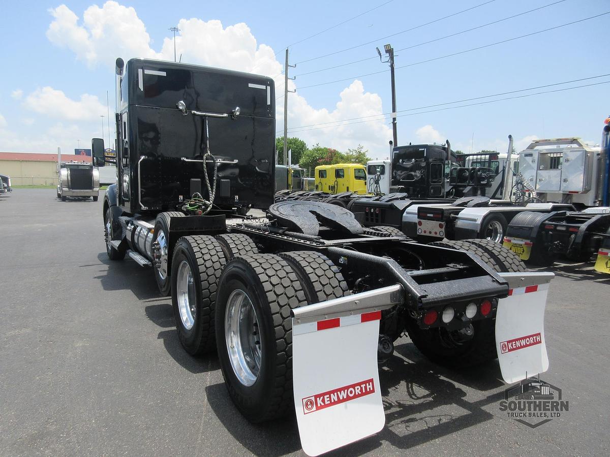 Used 2023 KENWORTH T880