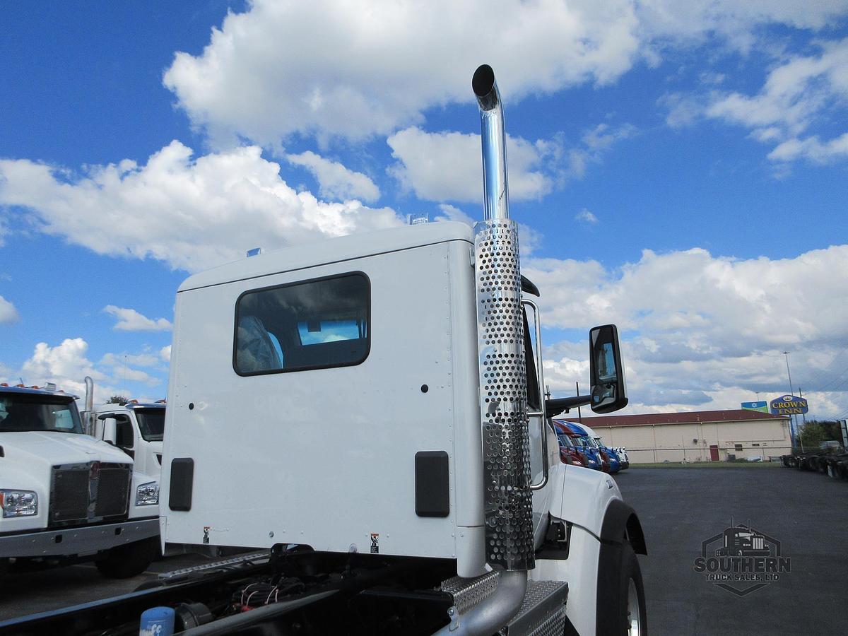 2025 KENWORTH T880