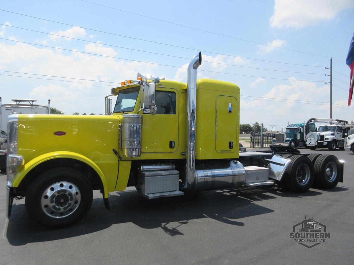 Used 2017 PETERBILT 389