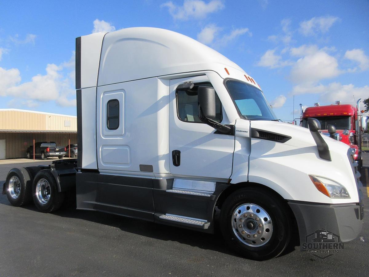 Used 2022 FREIGHTLINER CASCADIA 116