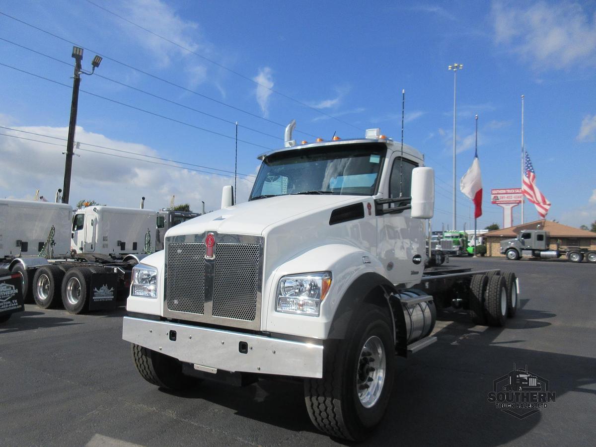 2025 KENWORTH T880
