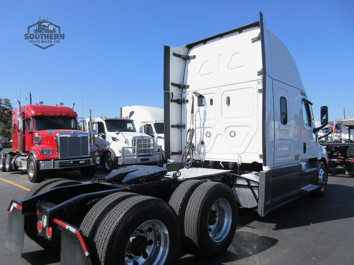 Used 2022 FREIGHTLINER CASCADIA 116