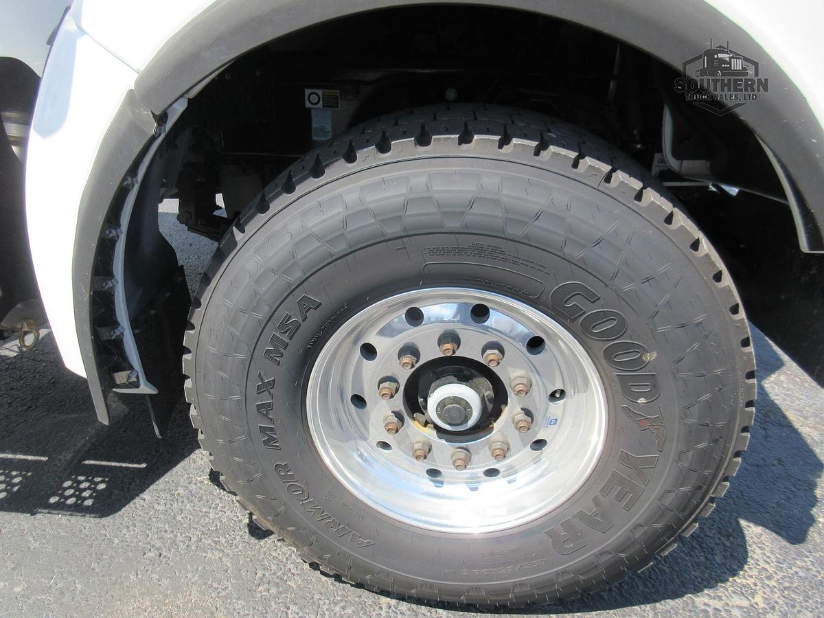 2025 KENWORTH T880