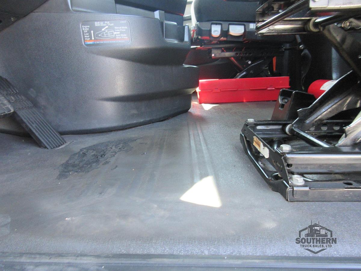 Used 2019 FREIGHTLINER CASCADIA 126