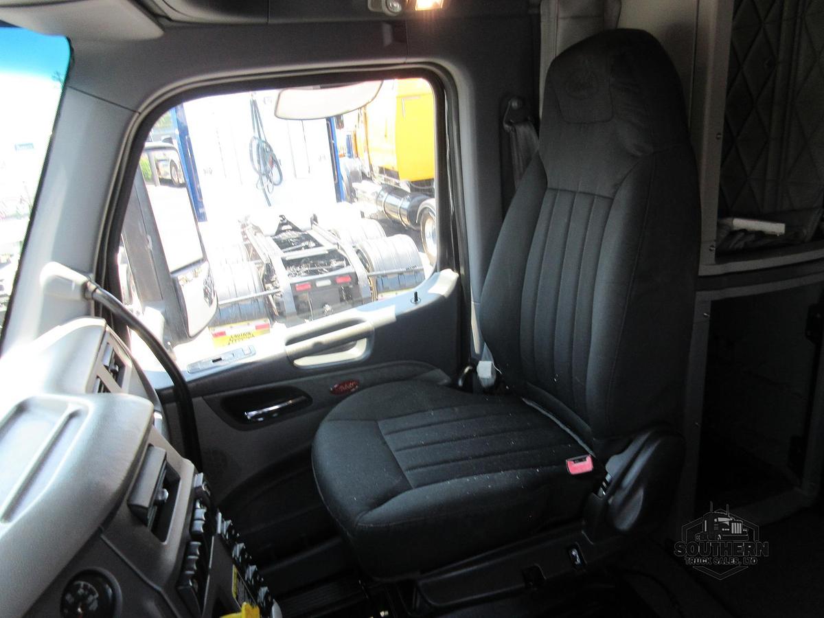 Used 2015 PETERBILT 567