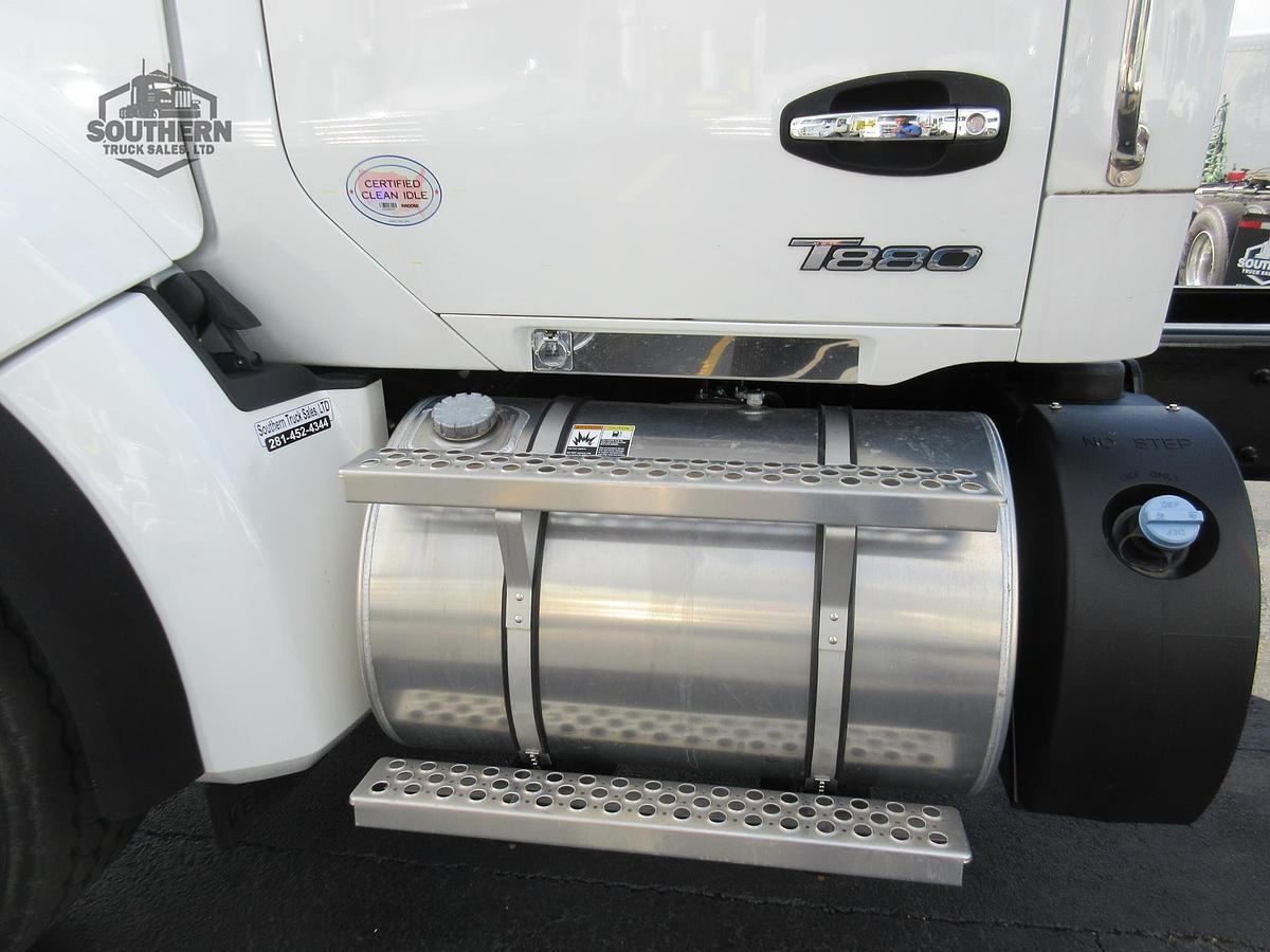 2025 KENWORTH T880