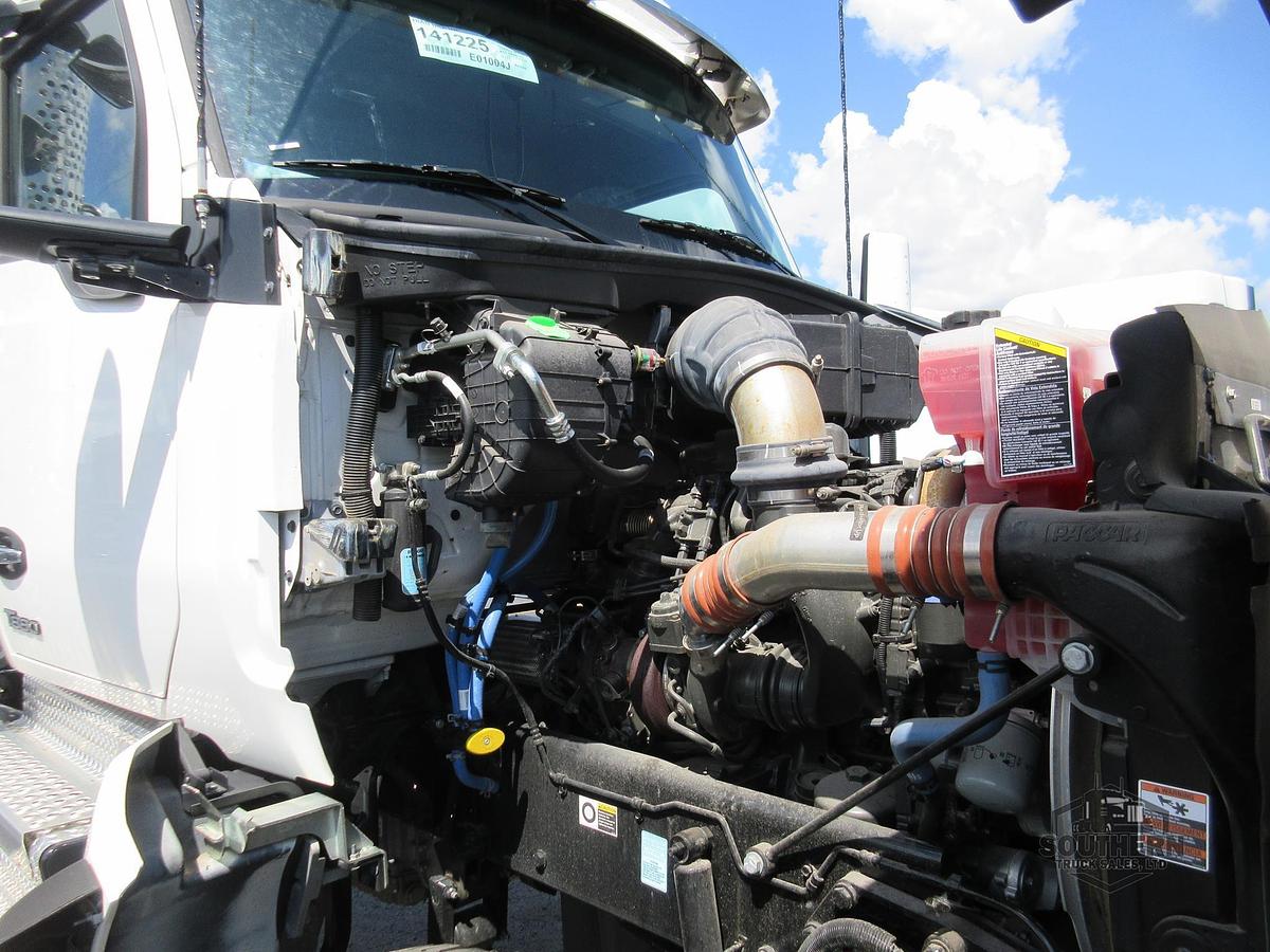 2025 KENWORTH T880