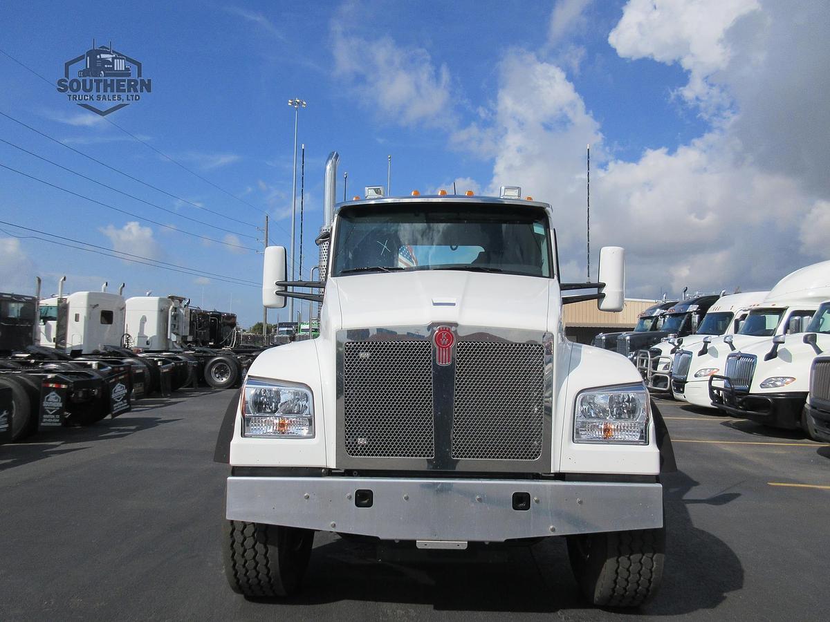 2025 KENWORTH T880