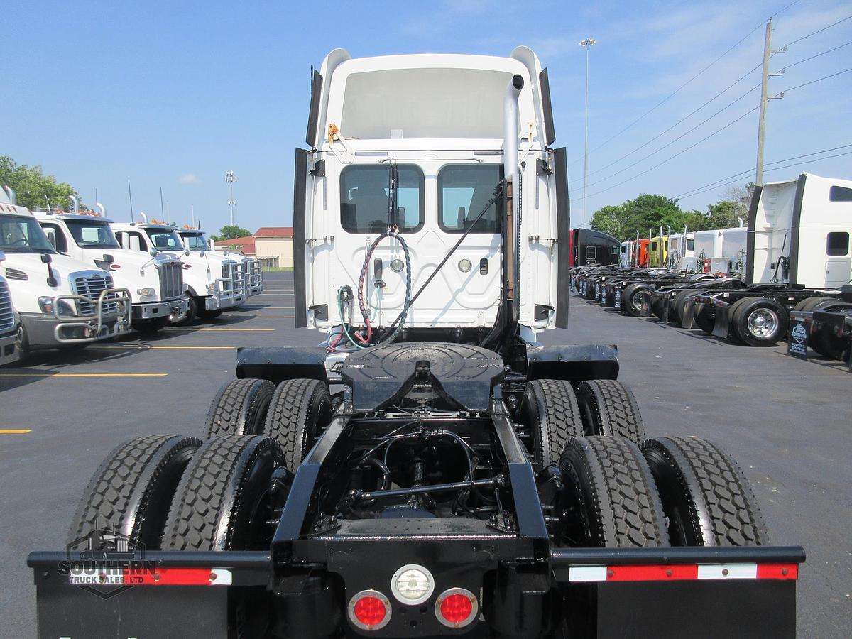 Used 2019 FREIGHTLINER CASCADIA 126