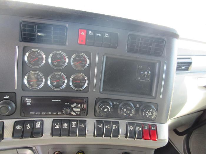 Used 2021 KENWORTH T880
