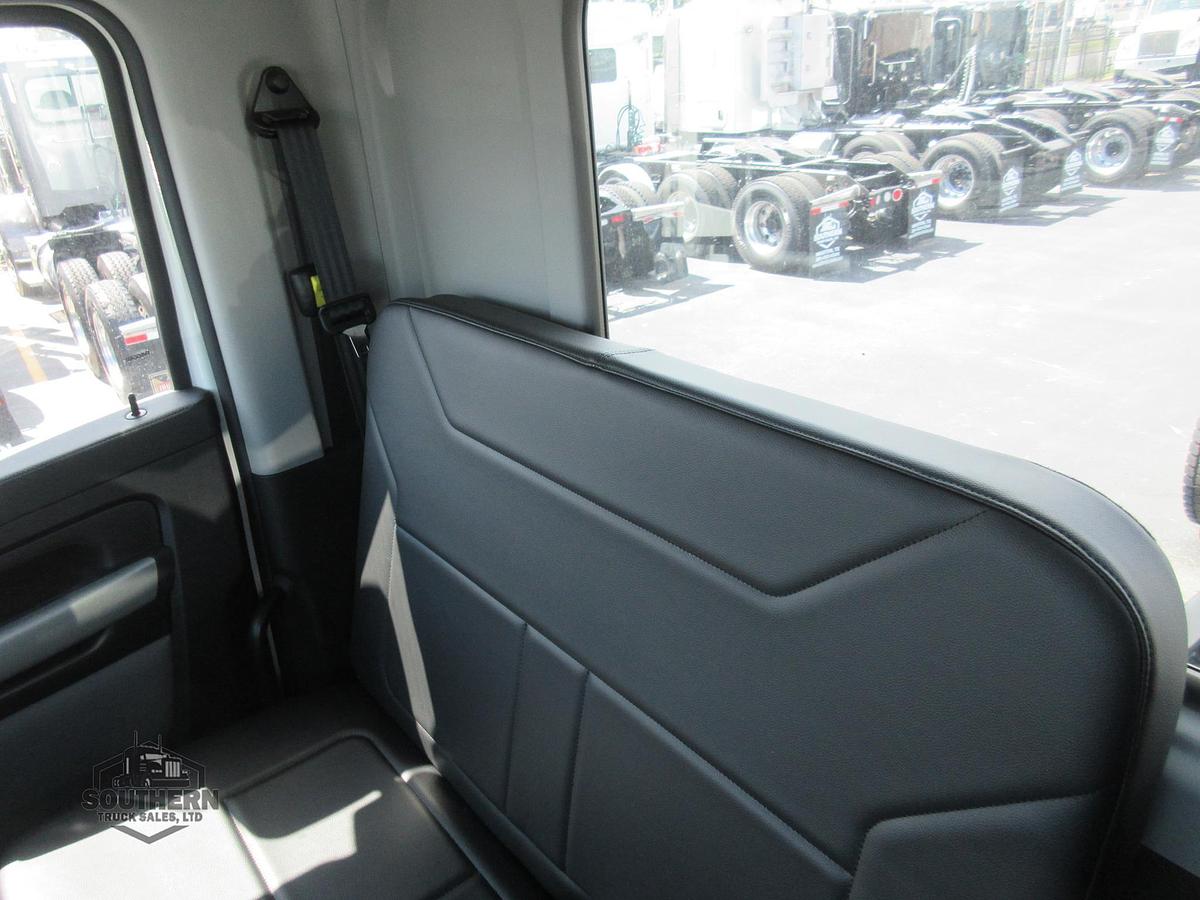 2025 KENWORTH T880