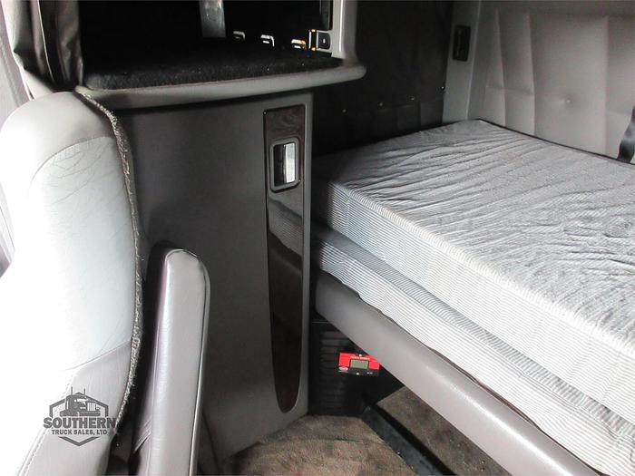 Used 2015 PETERBILT 389