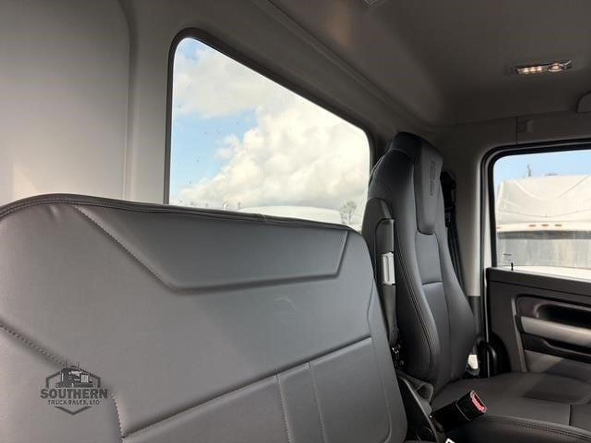 Used 2025 KENWORTH T880