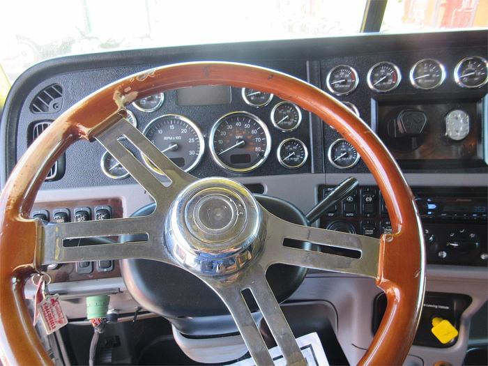 Used 2015 PETERBILT 389