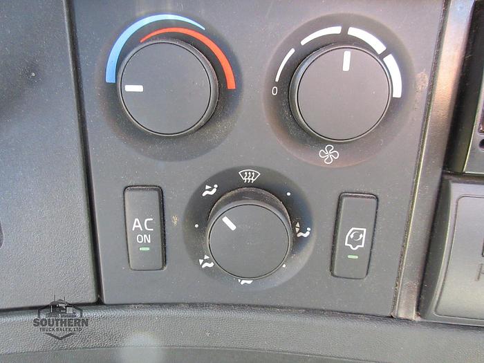 Used 2020 VOLVO VNR64T300