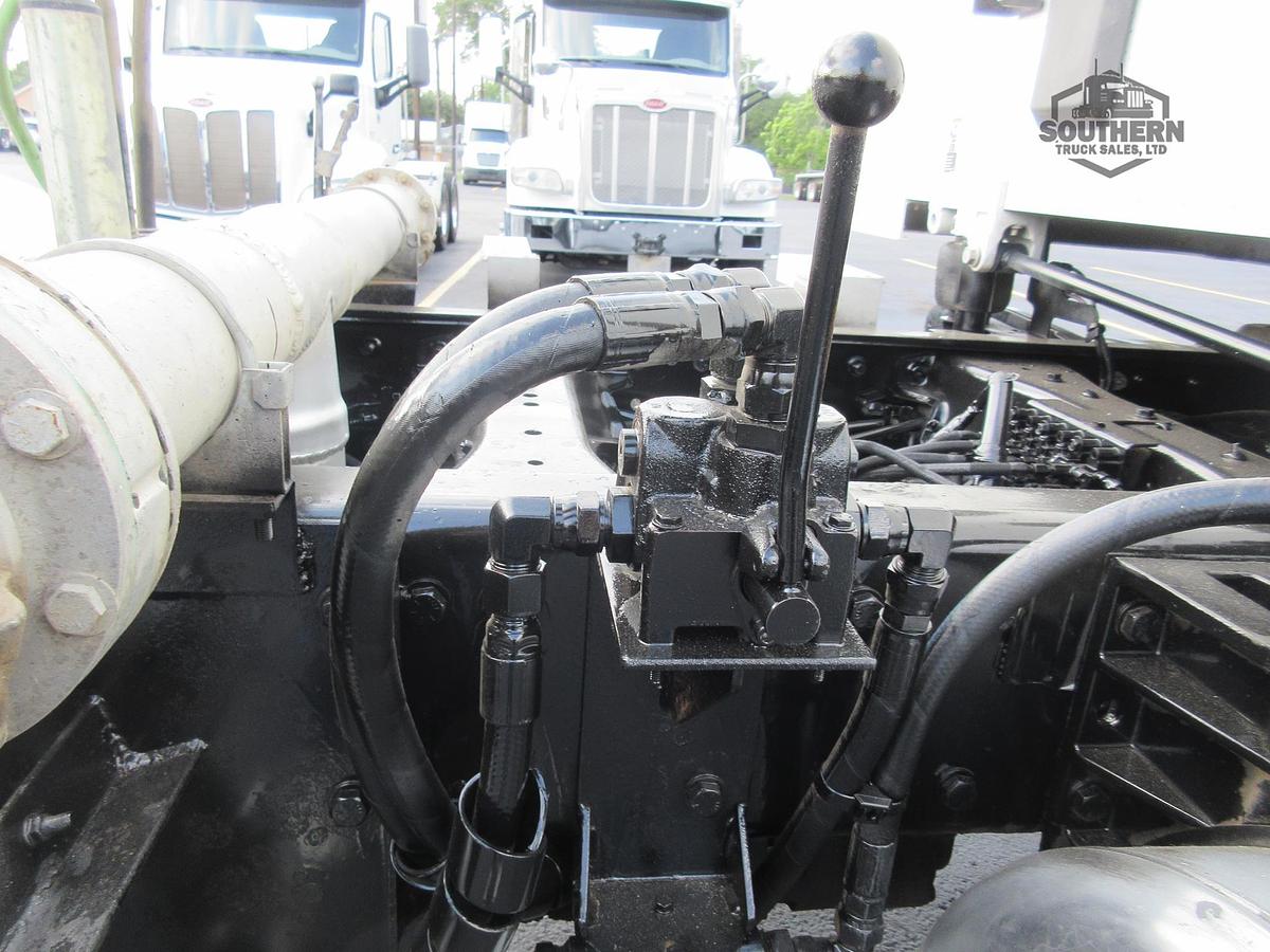 Used 2019 PETERBILT 567