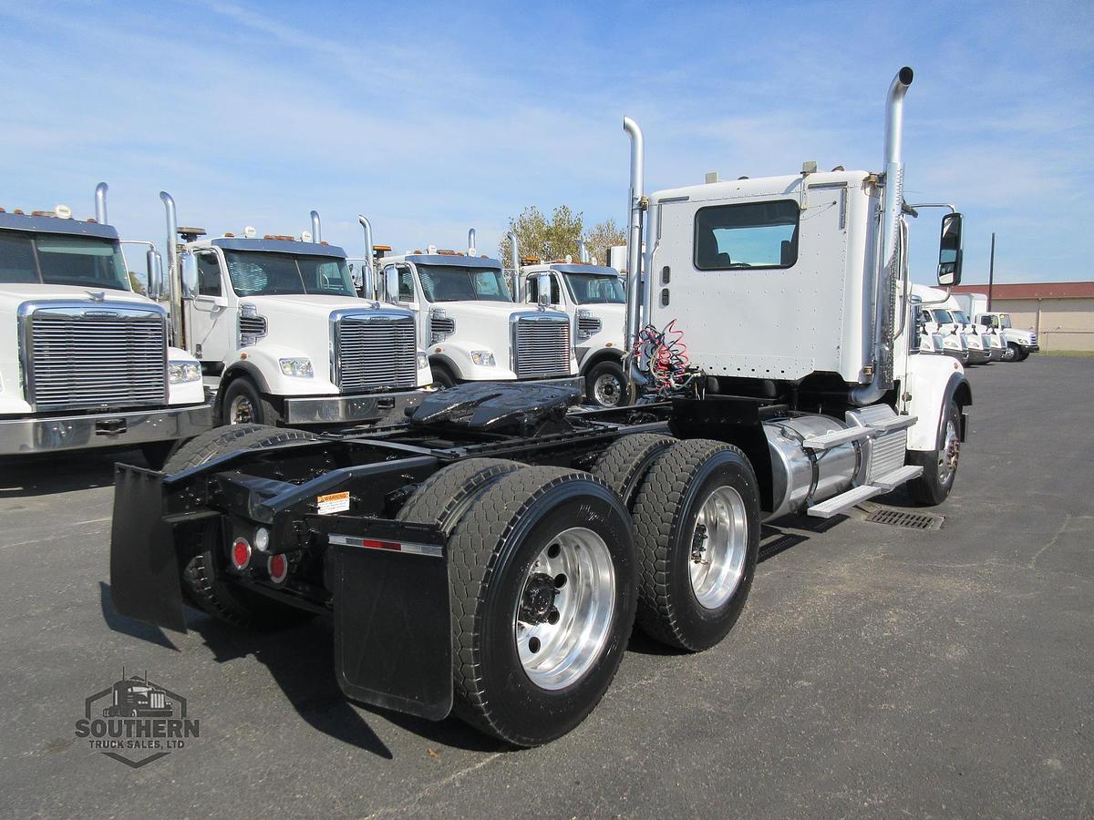 Used 2019 FREIGHTLINER 122SD