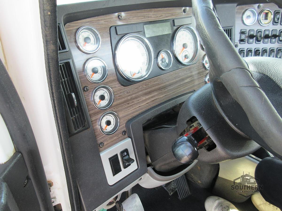 Used 2019 FREIGHTLINER 122SD