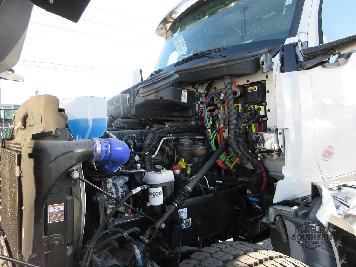 2025 KENWORTH T880