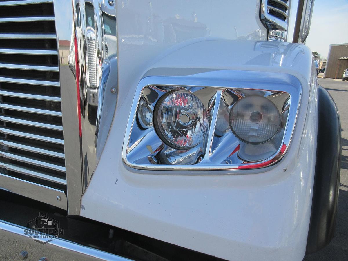 Used 2019 FREIGHTLINER 122SD