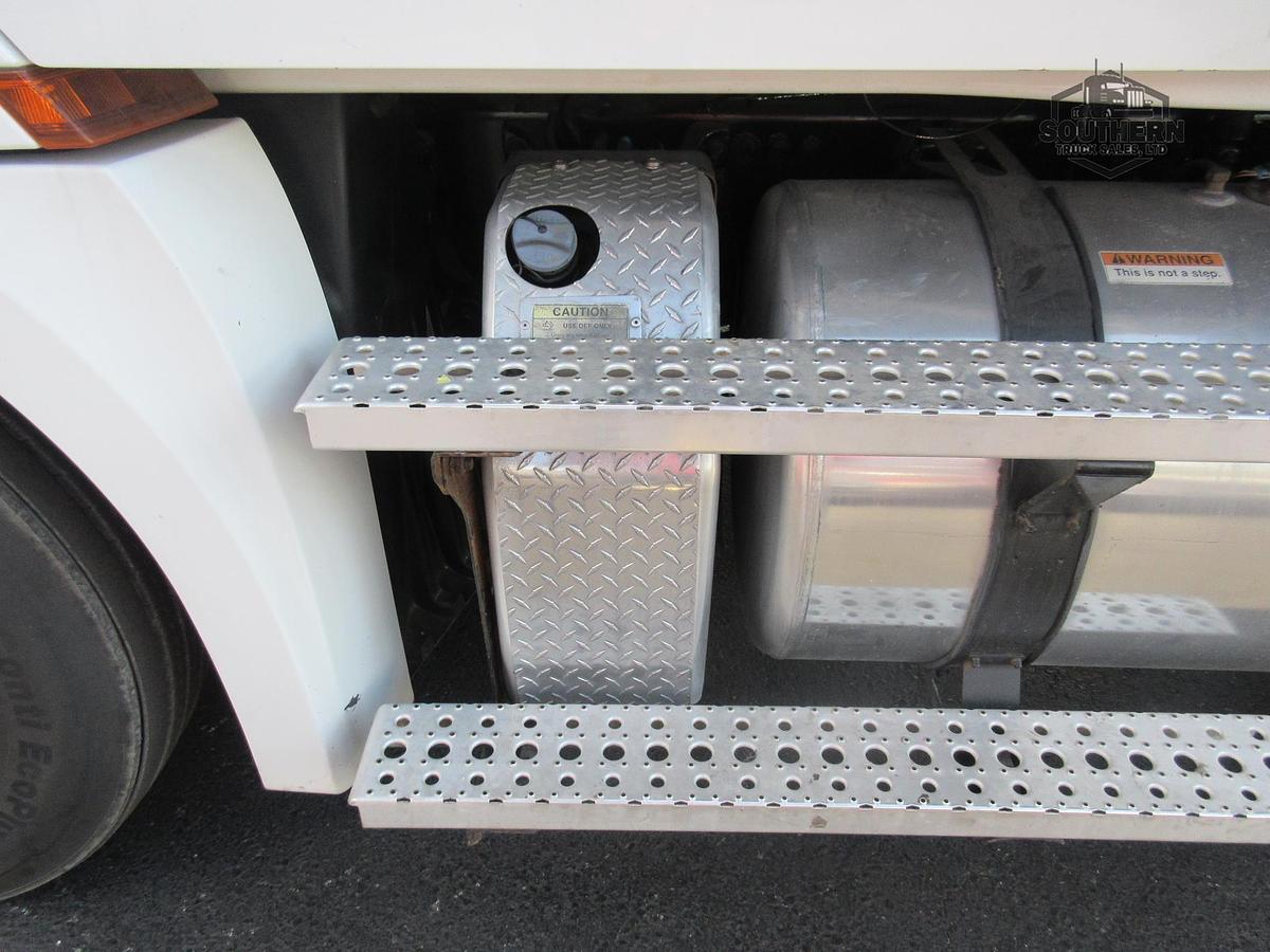 Used 2019 FREIGHTLINER CASCADIA 126