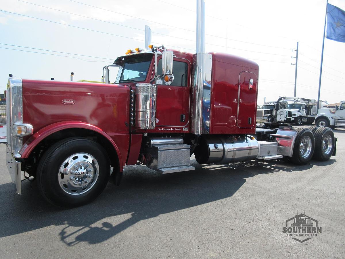 Used 2021 PETERBILT 389
