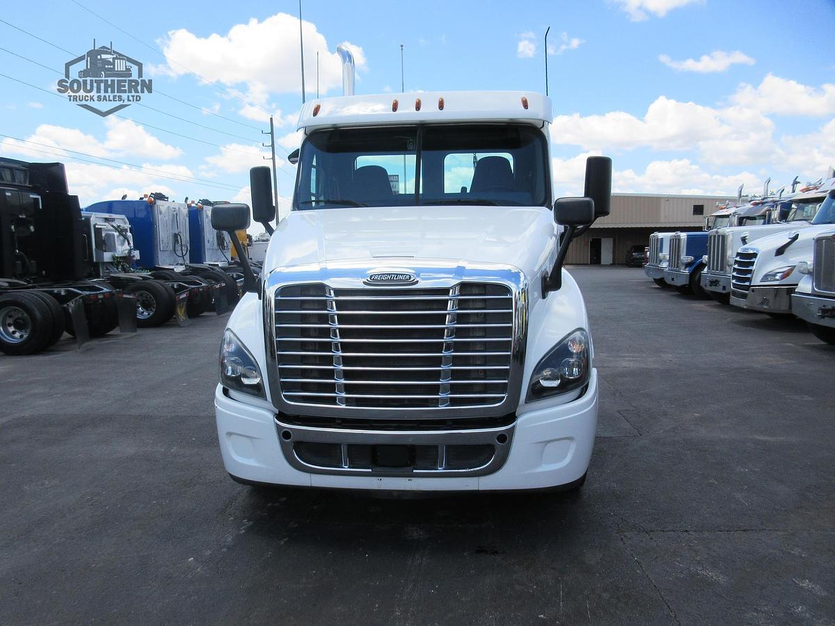 Used 2018 FREIGHTLINER CASCADIA 125