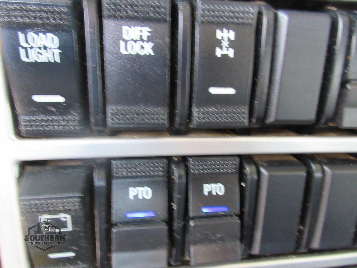 Used 2023 MACK PINNACLE 64T