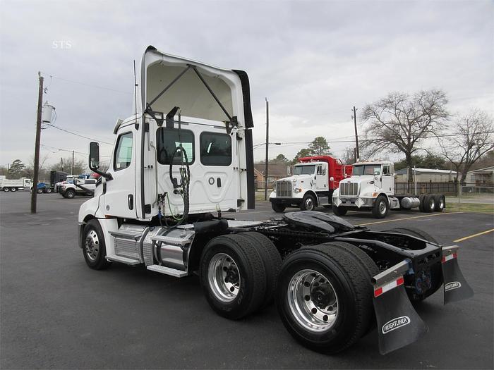 Used 2019 FREIGHTLINER CASCADIA 126