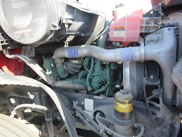 Used 2020 VOLVO VNR64T300