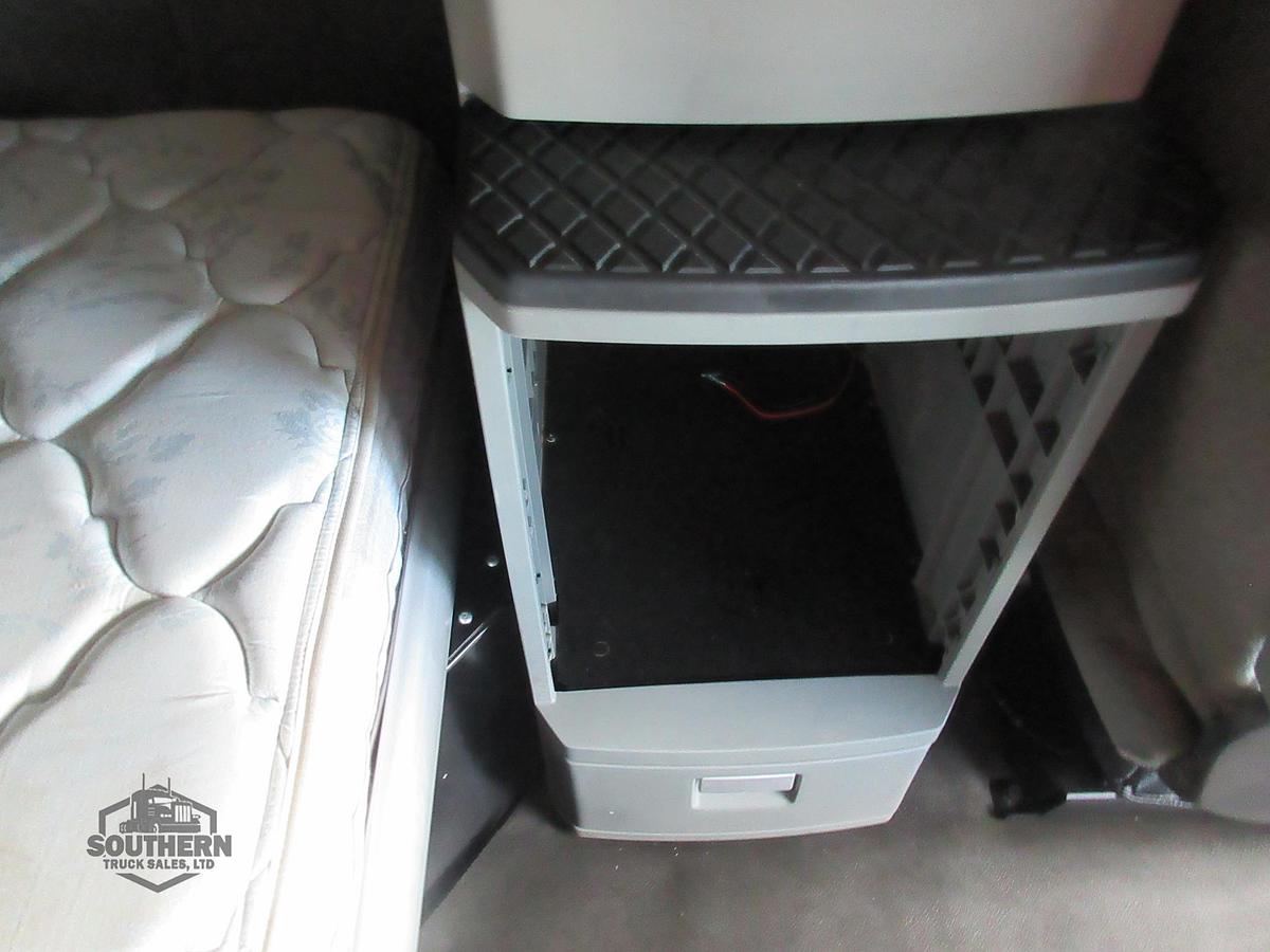 Used 2021 KENWORTH T880