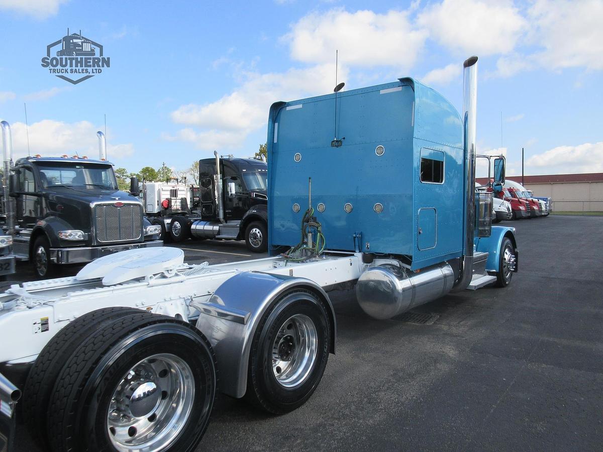 Used 2021 PETERBILT 389